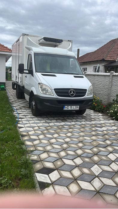 Mercedes 515 cub frigo cu lift