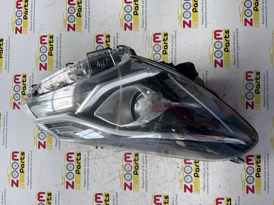 Far dreapta lupa si led Toyota Yaris facelift 2017-2019