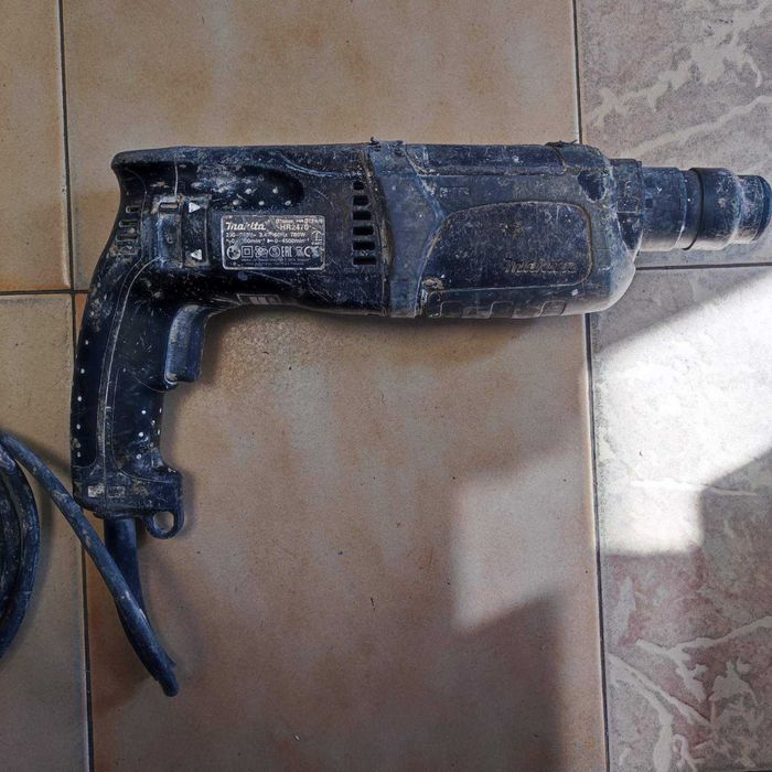 Перфоратор Makita HR2470B