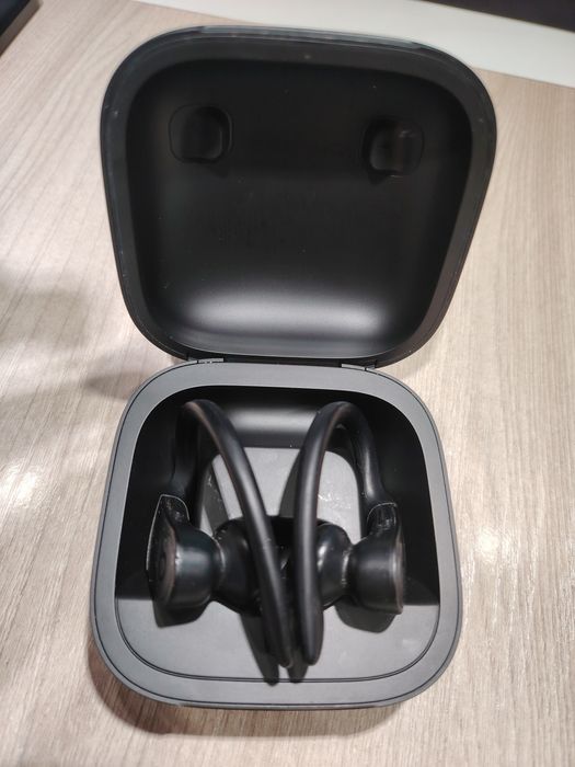 Продам Powerbeats pro