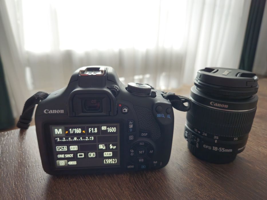 Aparat foto DSLR Canon EOS 2000D,24.1 MP, Negru + Obiectiv EF-S 18-55mm IS II