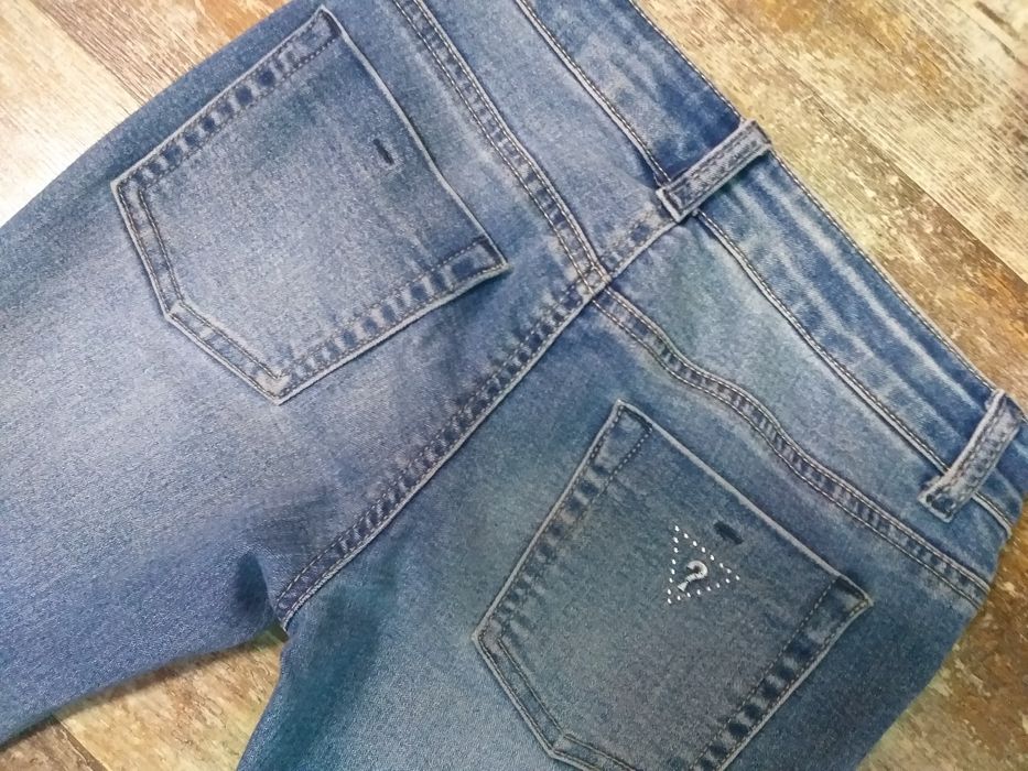 Детско спортно долнище Guess 130см., дънки Guess, детска блуза Guess