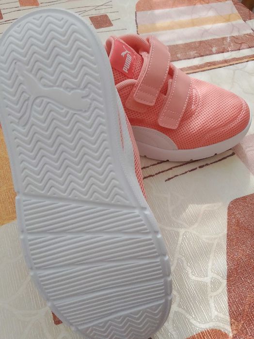 Детски мрежести маратонки Puma Courtflex с велкро,Цвят Праскова.Номер 35.