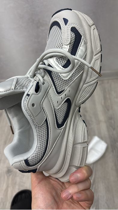 Продам кроссы honqchi