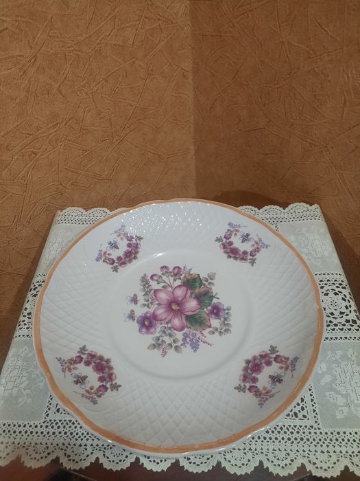 Фарфоровое блюдо " Золотая пчелка" ,  Конаковский ФЗ. Рельефный фарфор