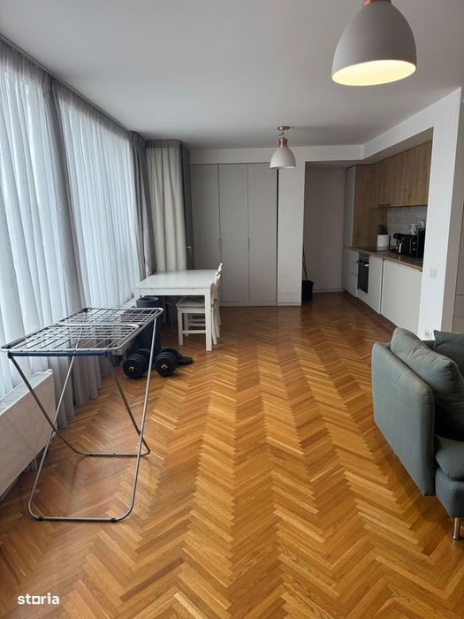 Apartament cu 3 camere langa piata Victoriei!