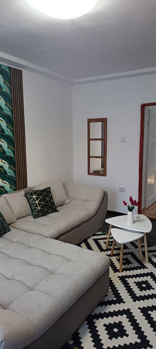 Inchiriez apartament decomandat