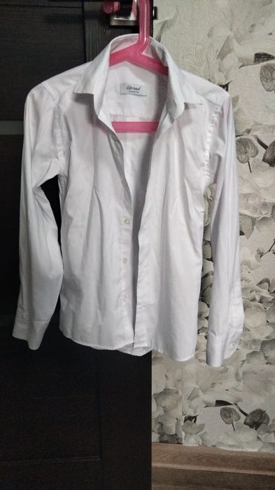 Продам рубашки на 1 класс