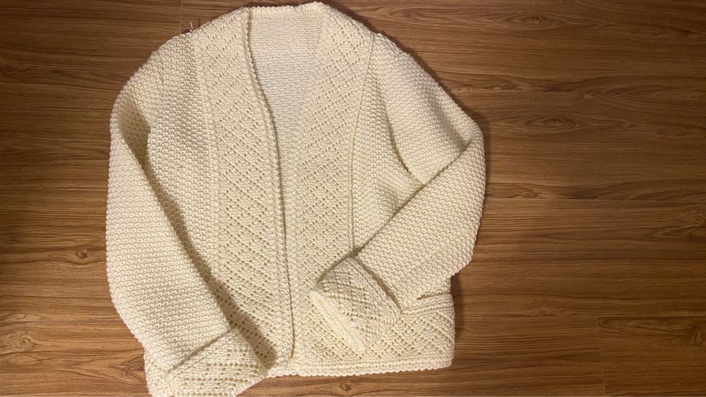 Gardigan facut cu mana