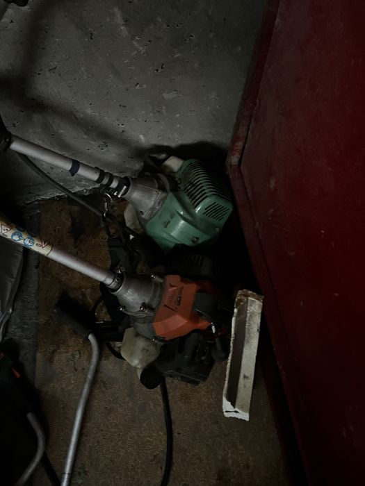 бензо триммер.   .