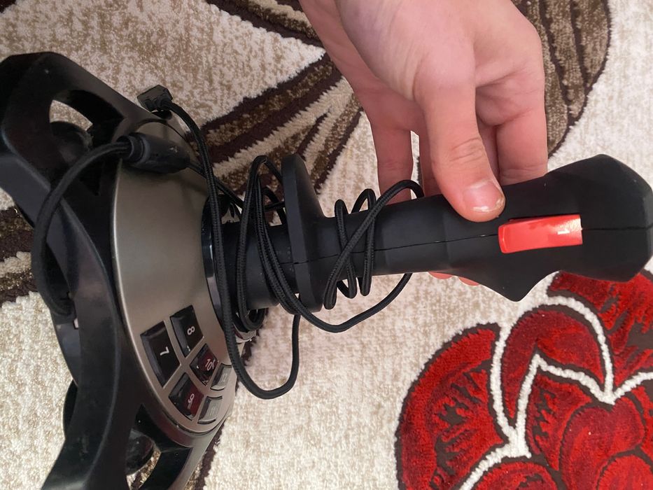 Vând ,căști ,tastatură ,joystick și mousepad