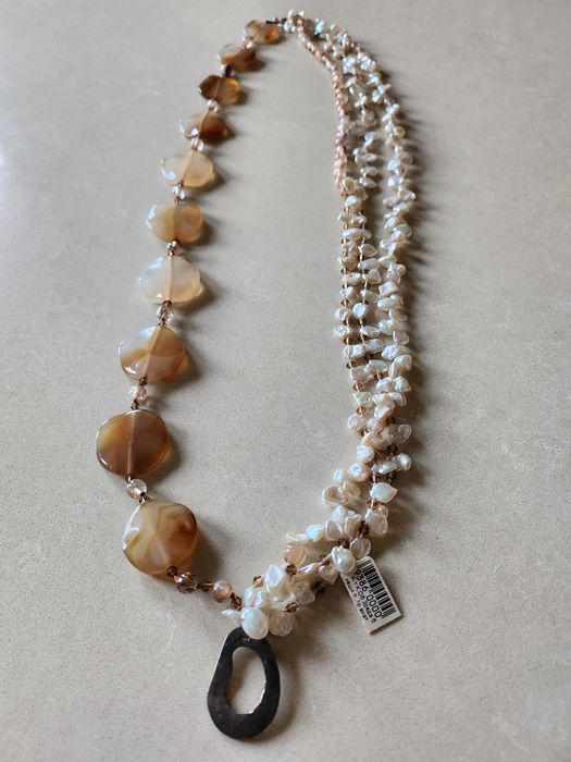 Красива нова огърлица перли и ахат