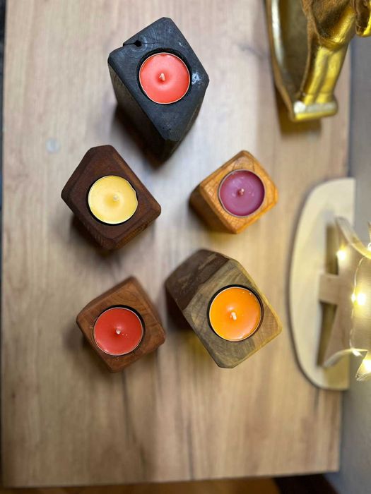 Празнични дървени свещници от естествен орех и дива череша