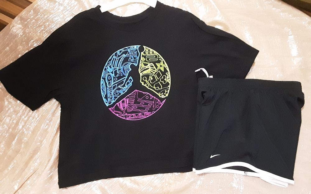 ( M 137-147 )NIKE  JORDAN оригинален сет за момиче 26€
