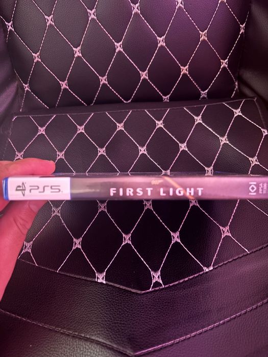 007 First Light PS5 (rezervat)