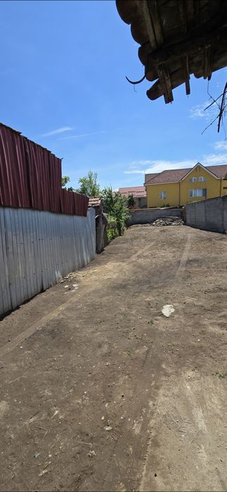 Teren cu casa bătrânească lângă bulevardul 1 mai