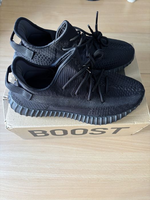 Vand  Adidasi Yeezy