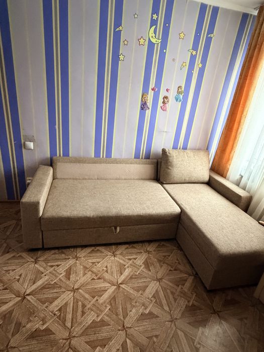 Диван в гостивую