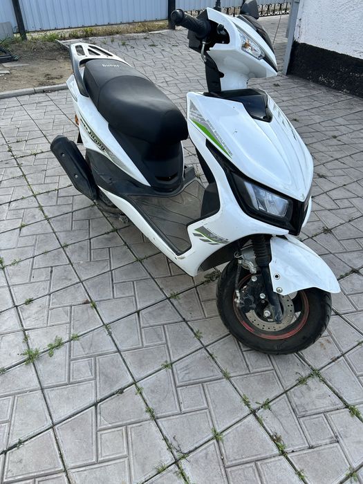 Продам скутер M8 125 кубов