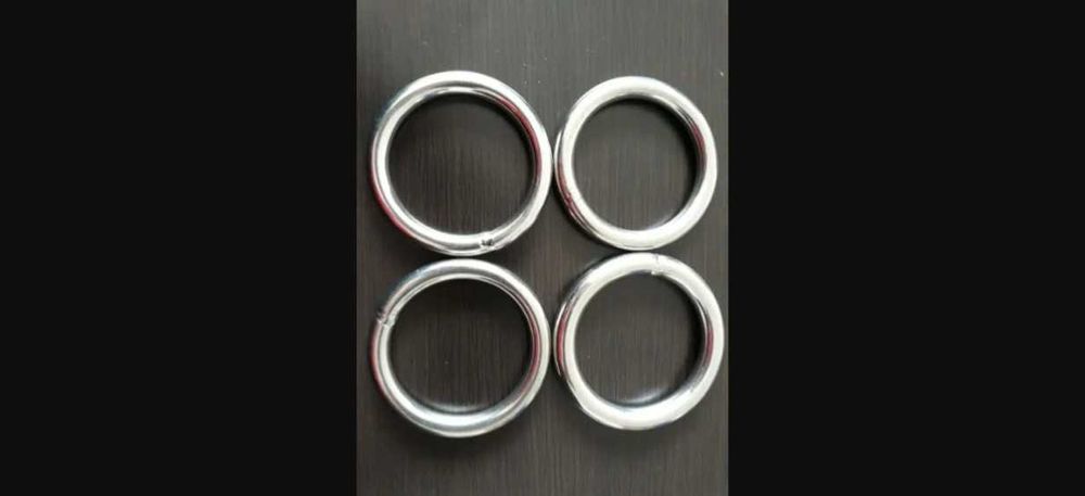 Шланг за сух костюм и водолазни принадлежности.