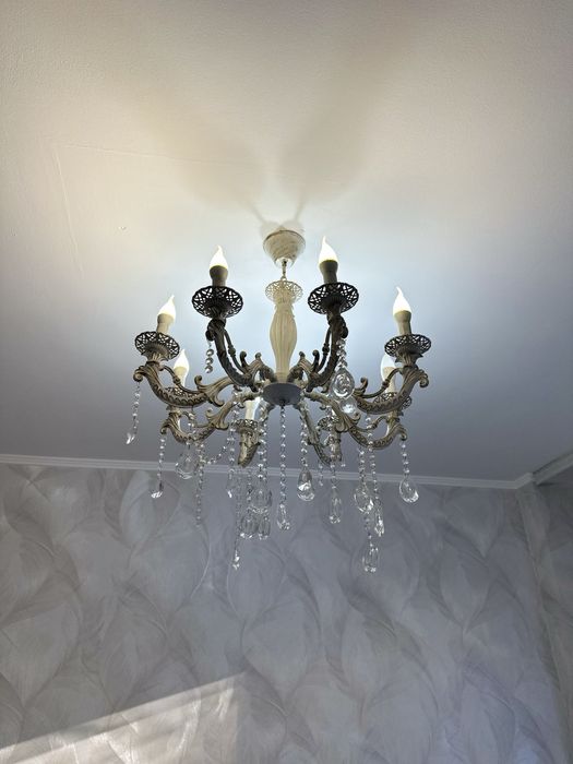 Люстра с 8-ю лампочками