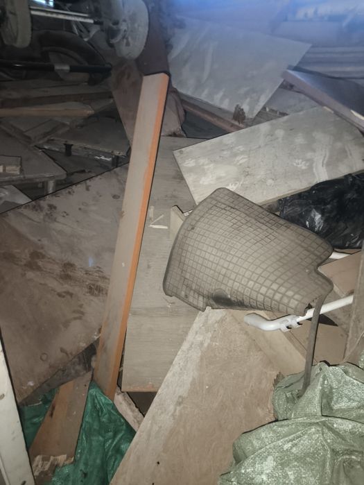 Отдам даром полный сарай дров