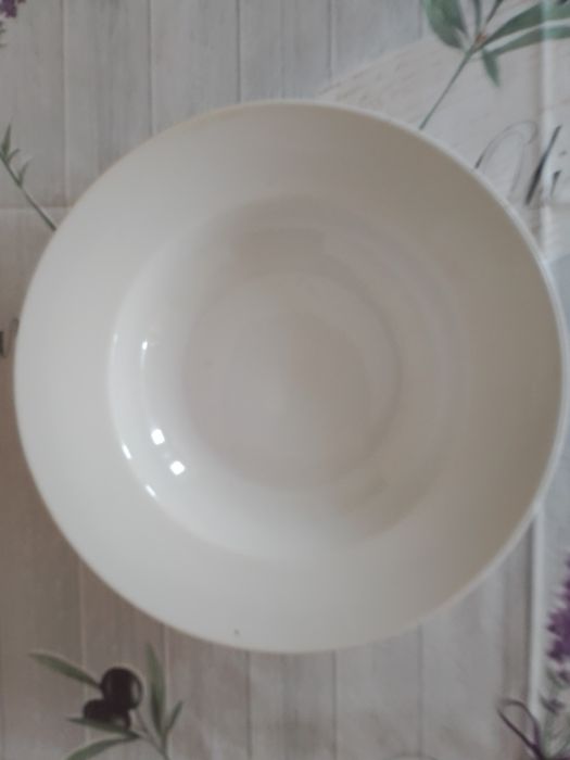 Порцеланови чинии няколко модела