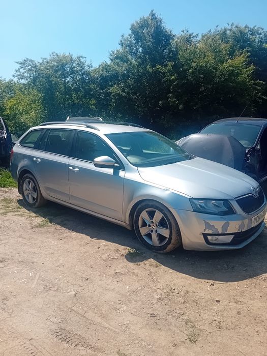 Dezmembrez skoda Octavia elegance motor 1.6 diesel cod CLHB euro 5