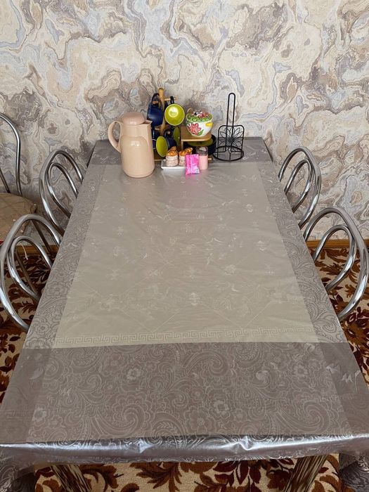 Kuxonniy mebel sotiladi 1,60 ga 60 sm va stol stul