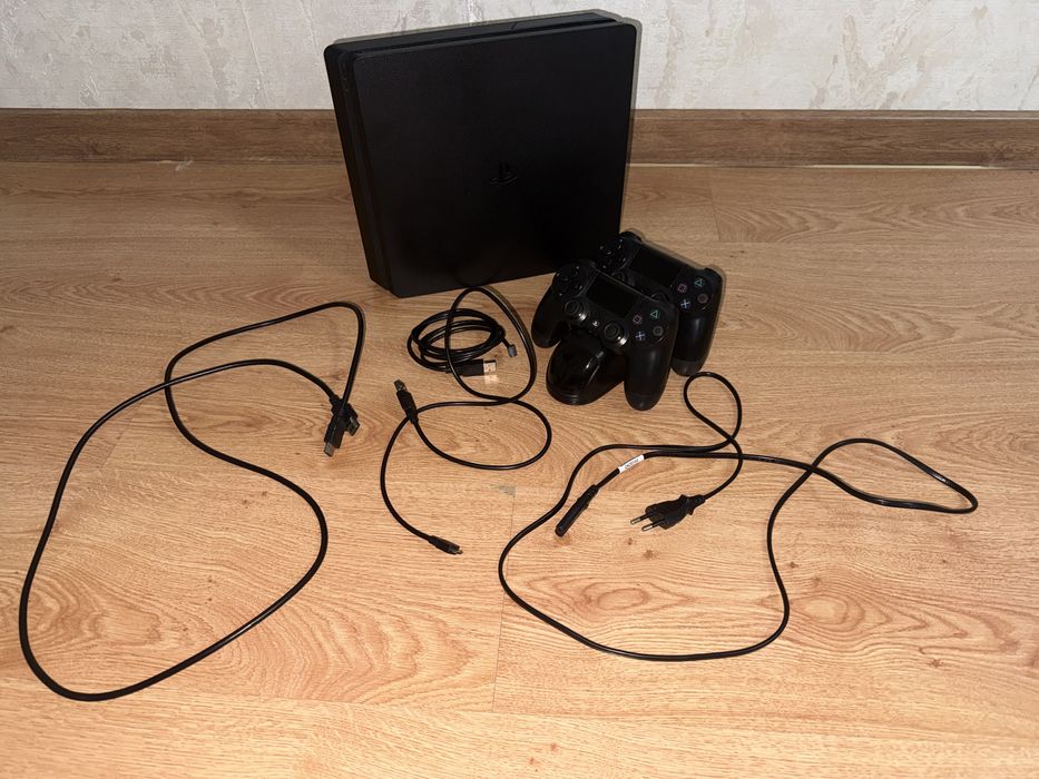 Продам Sony PlayStation 4 slim