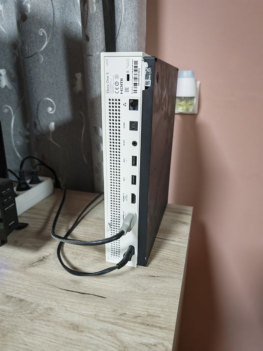 XBOX ONE S      .