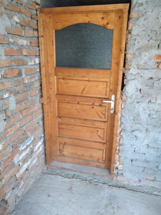 Vând usi și ferestre din lemn