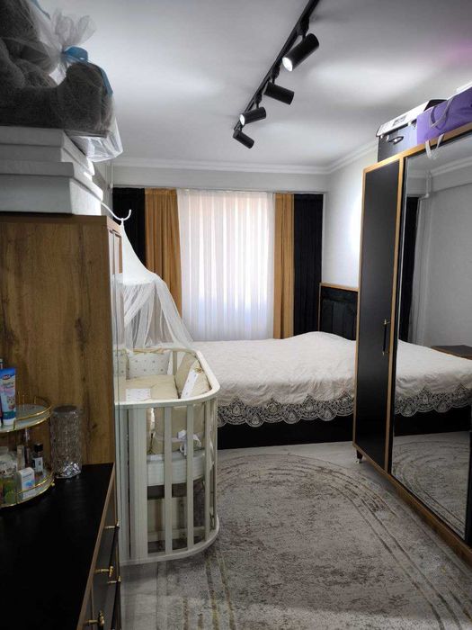 Массив Караташ за ГУМом  Туркуаз 3-комн 8/12 70 м² хороший ремонт