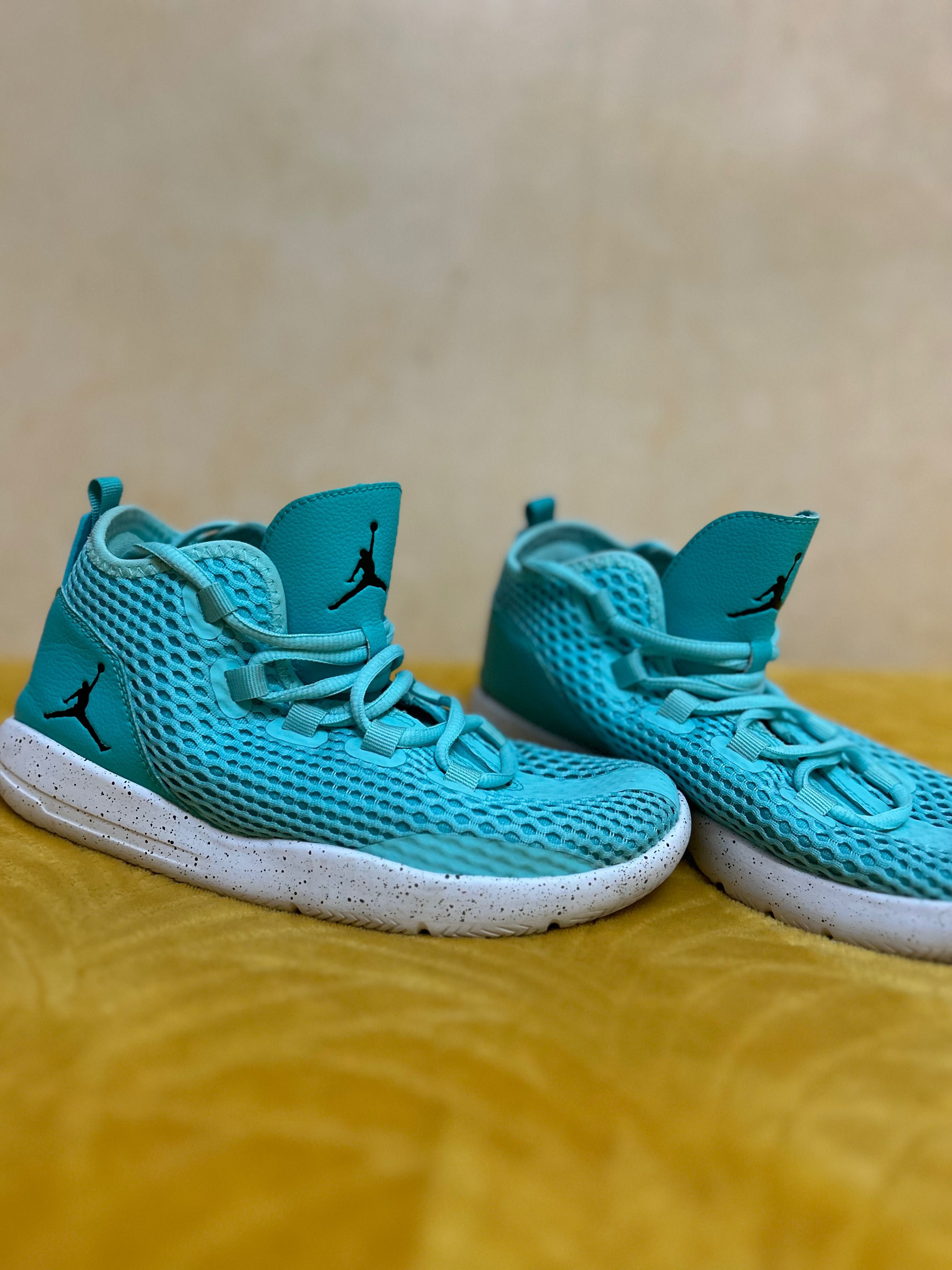 Jordan Reveal Hyper Turquoise Turda OLX.ro