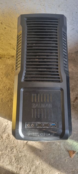 Vând 2carcase de calculator de geiming