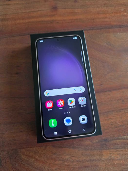 Samsung Galaxy S23 256GB цвят лавандула в перфектно състояние