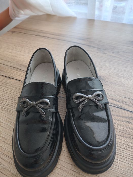 Продам обувь для школы для девочек.