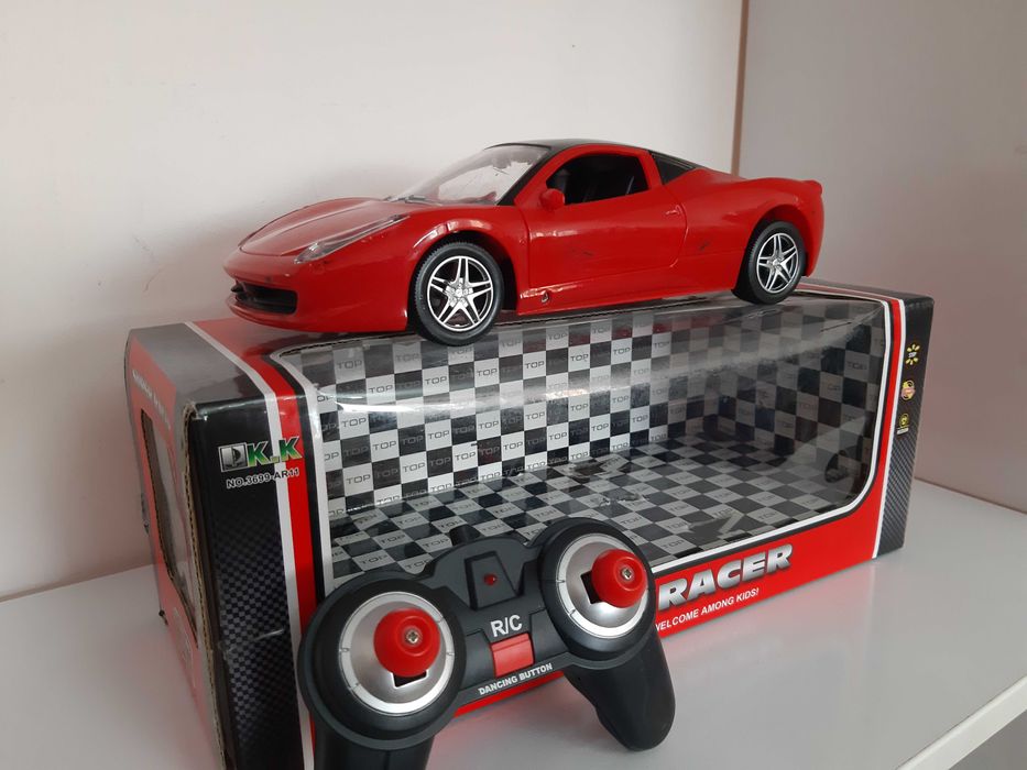 Ferrari - модель на пульту управления
