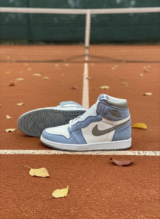 Adidasi Jordan 1 High Hyper Royal