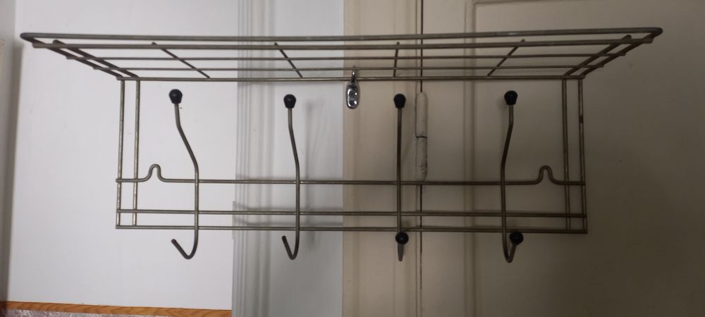 Продаеться вешалка