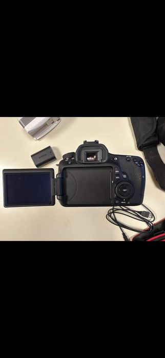 Фотоапарат Canon EOS 60D с обектив