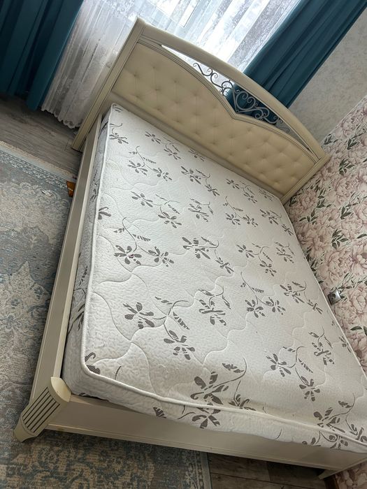 Двухспальная кровать