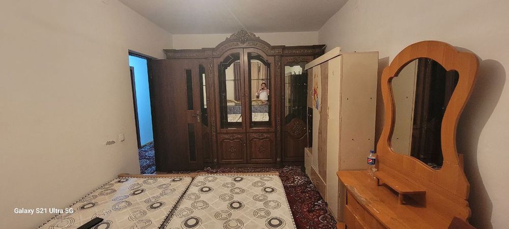 Андижон шаҳар марказида 2 хона, 70 кв. жихозлари билан