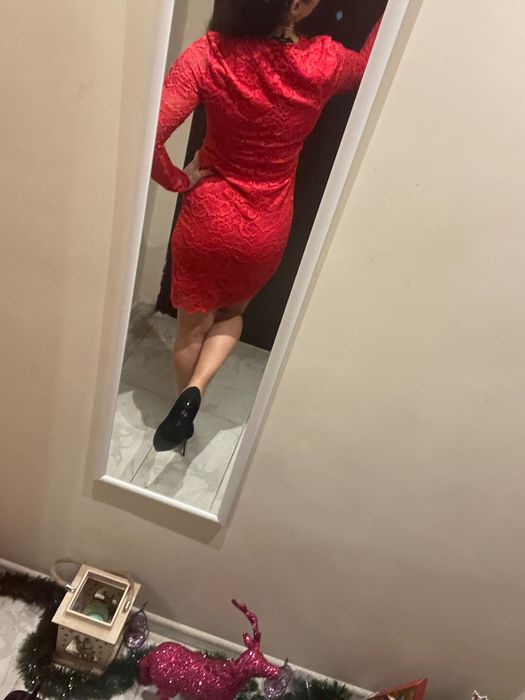 Червена дантелена рокля М размер