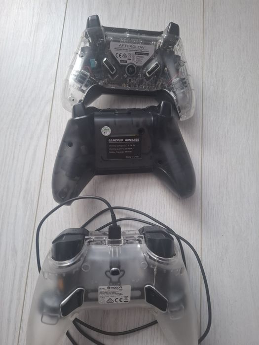 Vând manete xbox si ps 4