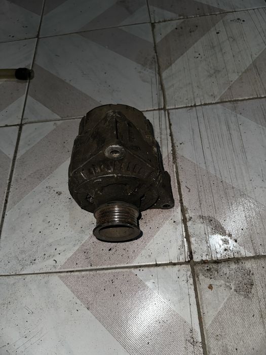 Продам запчасти на мерс 190