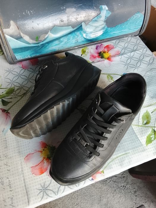 Кроссовки 40 и 38 р