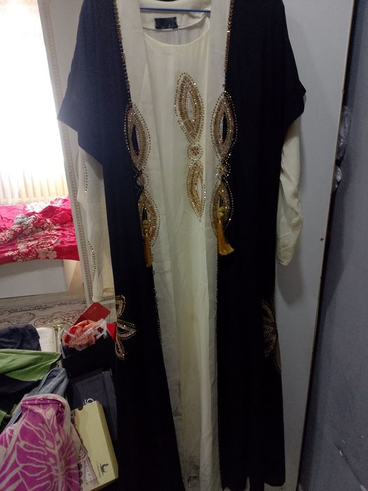 Вечерние платья женской