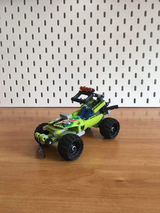 Masinuta Lego Technic pull-back