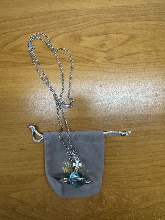 Lantisor Vivienne Westwood Saturn Albastru